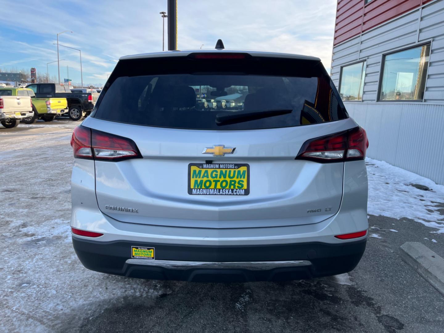 2022 Silver /charcoal cloth Chevrolet Equinox LT AWD (3GNAXUEV4NL) with an 1.5L L4 DOHC 16V TURBO engine, 6A transmission, located at 1960 Industrial Drive, Wasilla, 99654, (907) 274-2277, 61.573475, -149.400146 - Photo#4